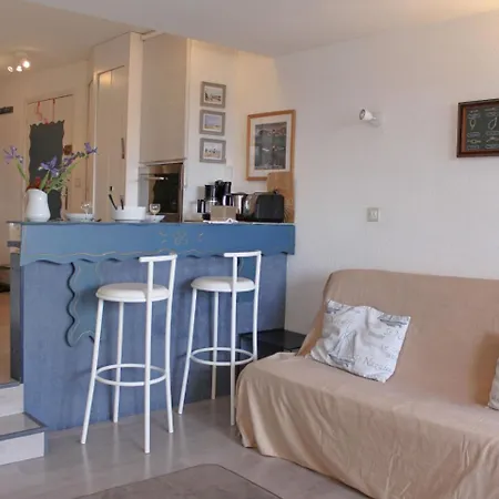 Apartment Les Marinas.3 아파트 *